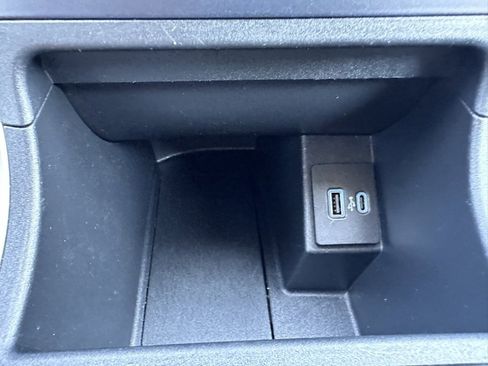 Used 2023 Ford Edge SEL image 16