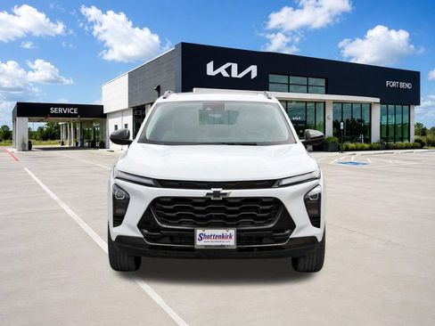 Used 2024 Chevrolet Trax ACTIV w/ Sunroof Package FWD image 2