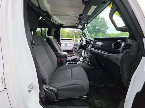 Used 2022 Jeep Gladiator Sport AWD/4WD image 5