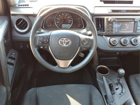 Used 2015 Toyota RAV4 LE FWD image 19