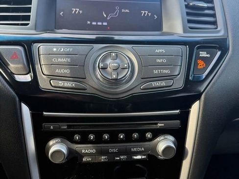 Used 2017 Nissan Pathfinder SV image 19