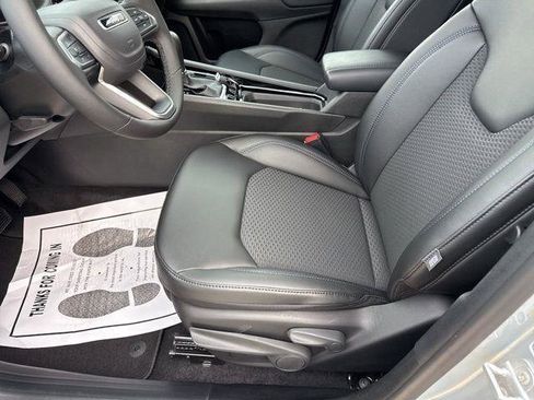 New 2026 Jeep Compass Latitude image 16