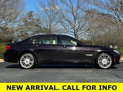 Used 2011 BMW 750Li w/ Luxury Rear Seating Pkg image 3
