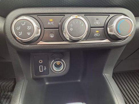 Certified 2025 Nissan Kicks Play S image 9