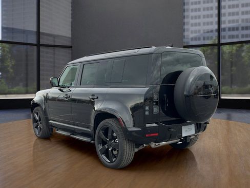 New 2026 Land Rover Defender 110 X-Dynamic SE image 13