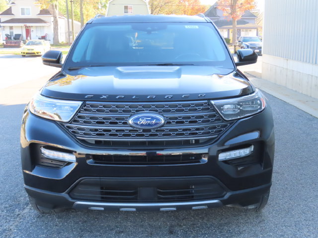 Used 2022 Ford Explorer XLT w/ Equipment Group 202A AWD/4WD image 11