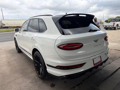 Used 2021 Bentley Bentayga Speed AWD/4WD image 3