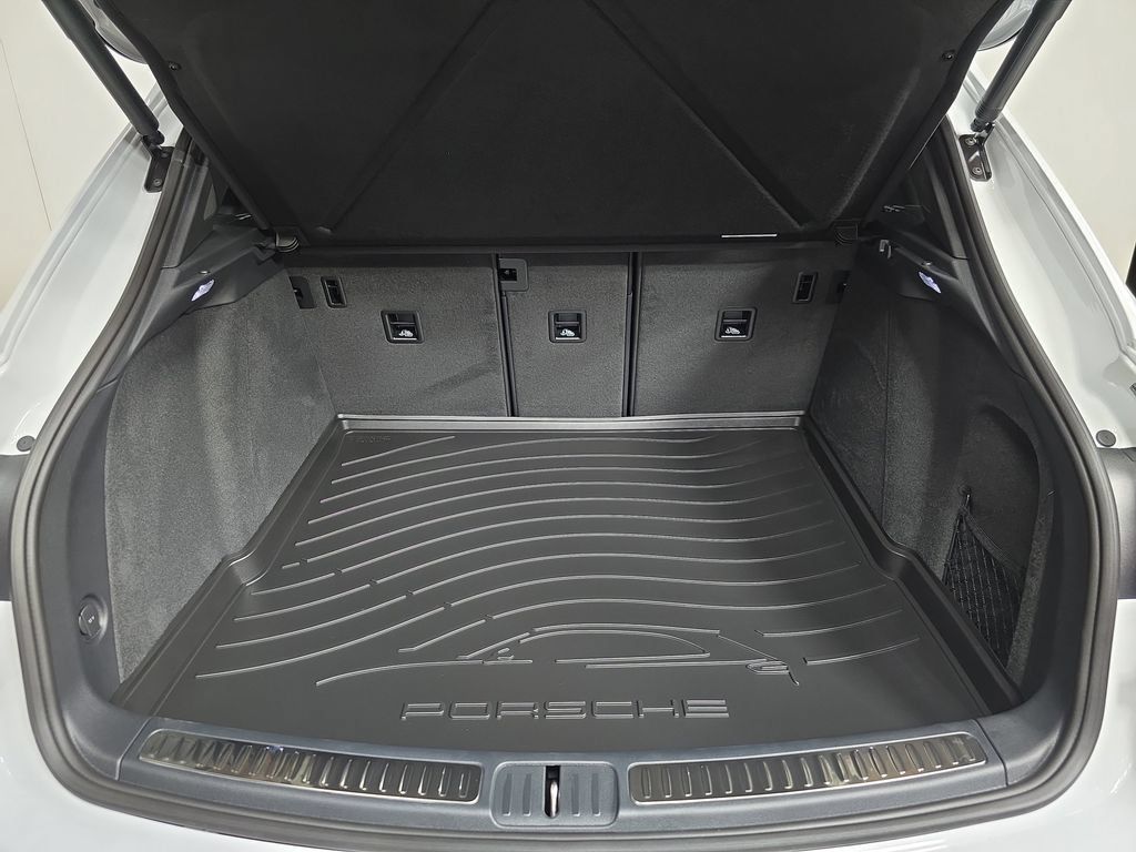 Certified 2026 Porsche Macan S AWD/4WD image 25