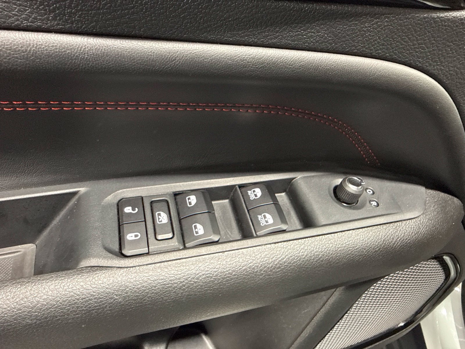 Used 2026 Jeep Compass Trailhawk AWD/4WD image 25
