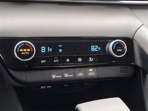 Used 2023 Hyundai Elantra SEL w/ Winter Weather Package image 17