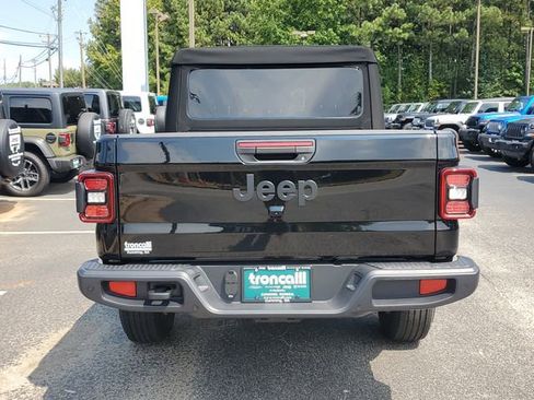 New 2025 Jeep Gladiator Sport image 5