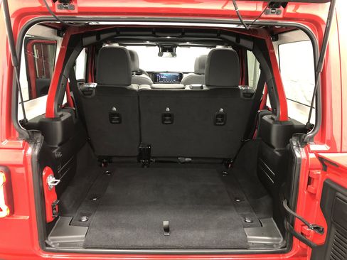 Certified 2025 Jeep Wrangler Sahara w/ Safety Group image 10