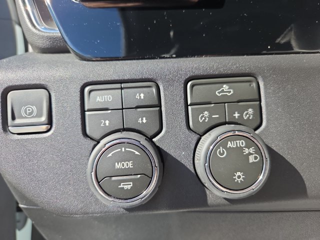 Used 2026 Chevrolet Silverado 1500 LT w/ Z71 Off-Road Package AWD/4WD image 25
