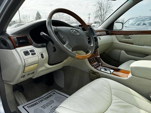 Used 2005 Lexus LS 430 w/ Ultra Luxury Pkg RWD image 9