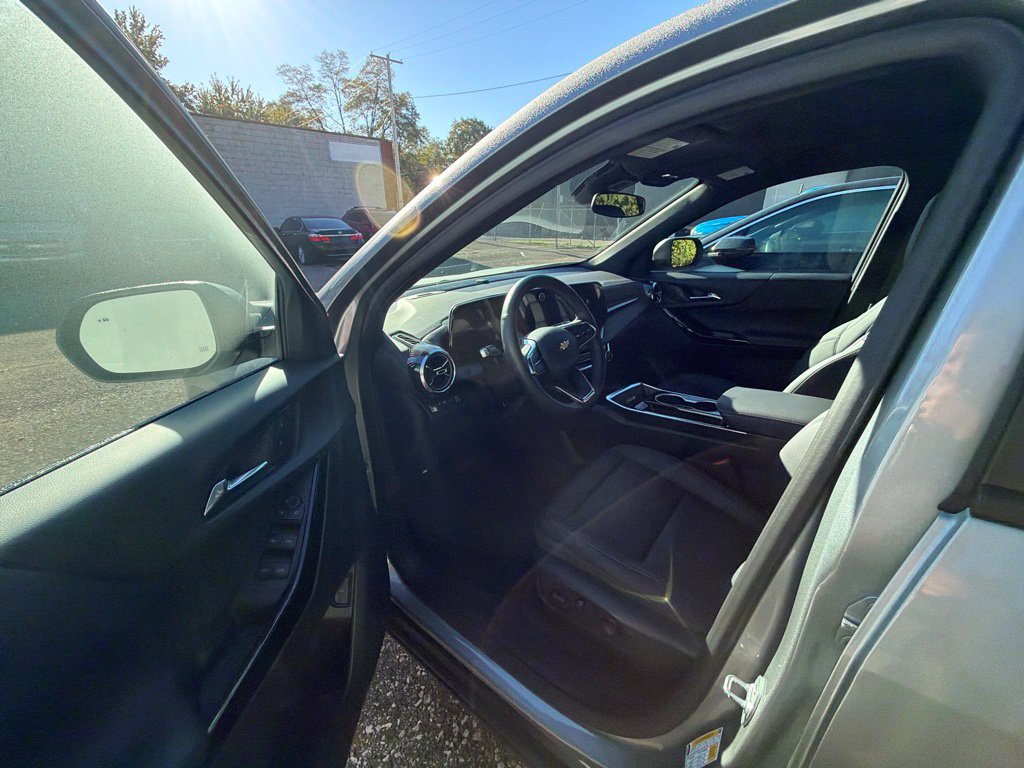 Used 2025 Chevrolet Equinox LT w/ Convenience Package II AWD/4WD image 9