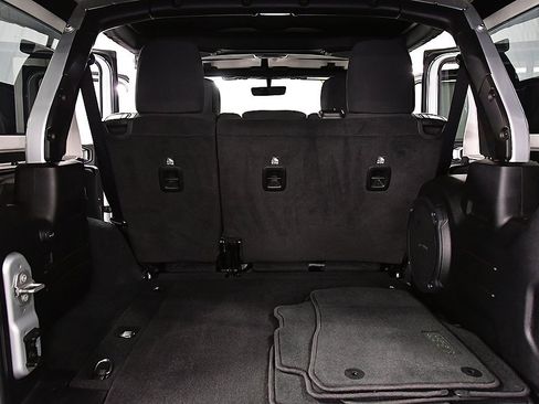 Used 2022 Jeep Wrangler Unlimited Rubicon w/ Cold Weather Group image 28