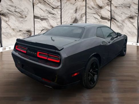 Used 2019 Dodge Challenger SXT RWD image 7
