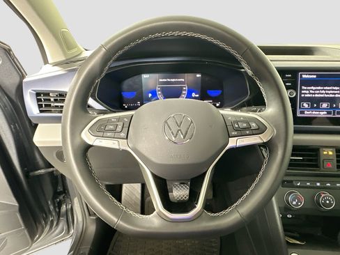 Certified 2022 Volkswagen Taos SE image 11
