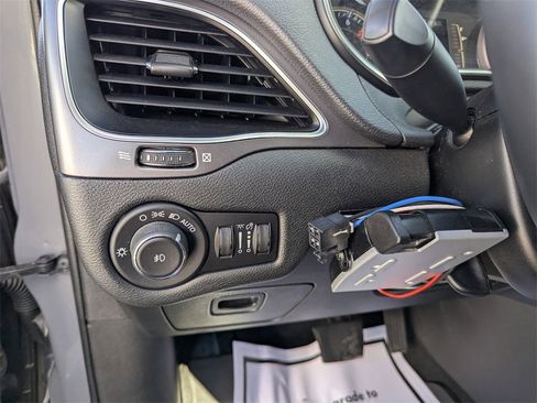 Used 2019 Jeep Cherokee Latitude Plus w/ Cold Weather Group image 14