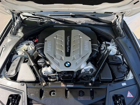 Used 2011 BMW 550i xDrive Sedan AWD/4WD image 44