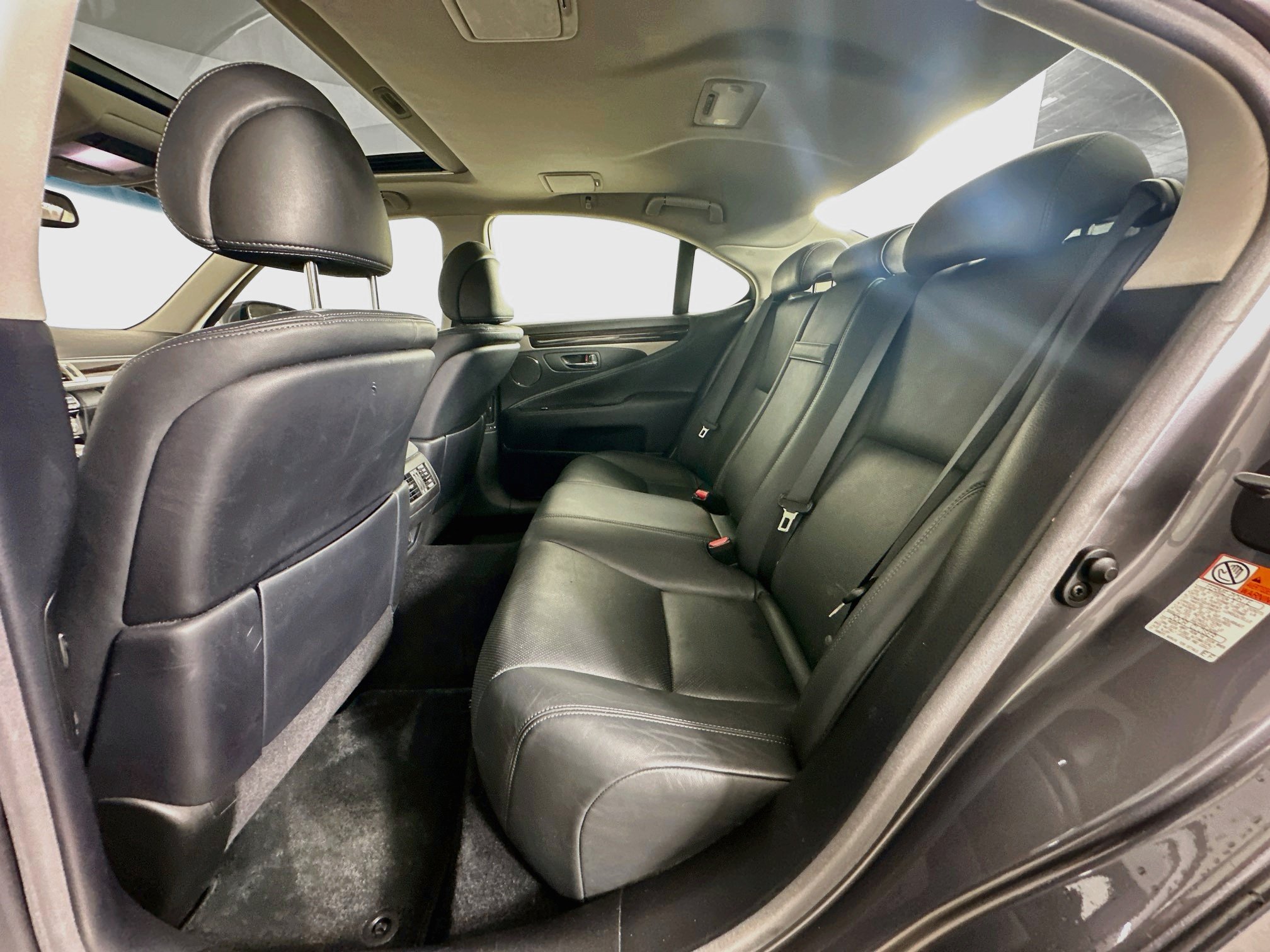 Used 2016 Lexus LS 460 w/ Comfort Package RWD image 29