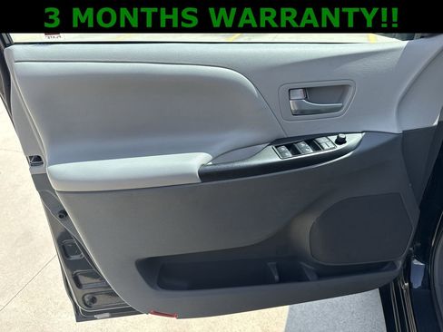 Used 2017 Toyota Sienna LE FWD image 12