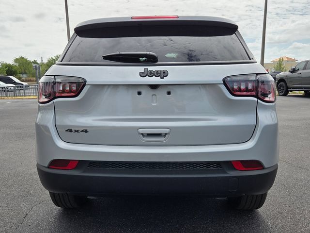Used 2026 Jeep Compass Latitude AWD/4WD image 6