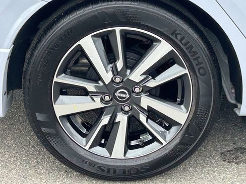 Used 2025 Nissan Versa SV w/ Trunk Package image 7