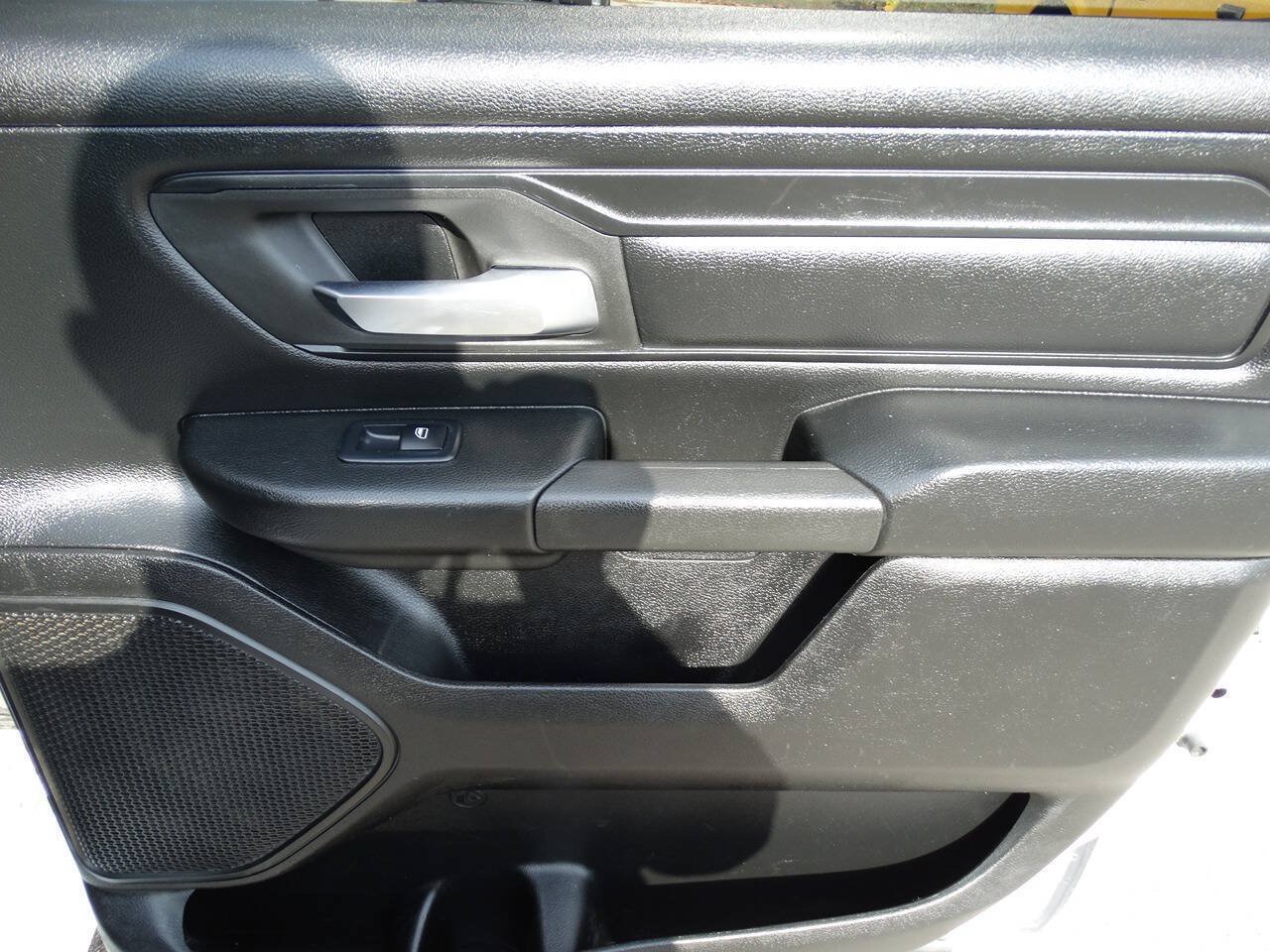 Used 2019 RAM 1500 4x4 Crew Cab Tradesman w/ SXT Appearance Group image 31