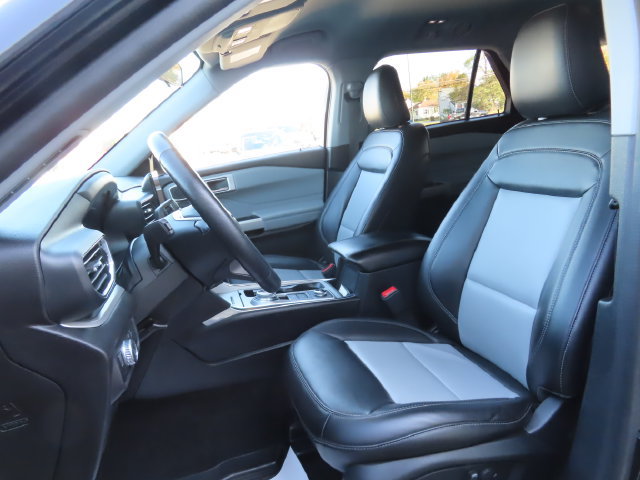 Used 2022 Ford Explorer XLT w/ Equipment Group 202A AWD/4WD image 19