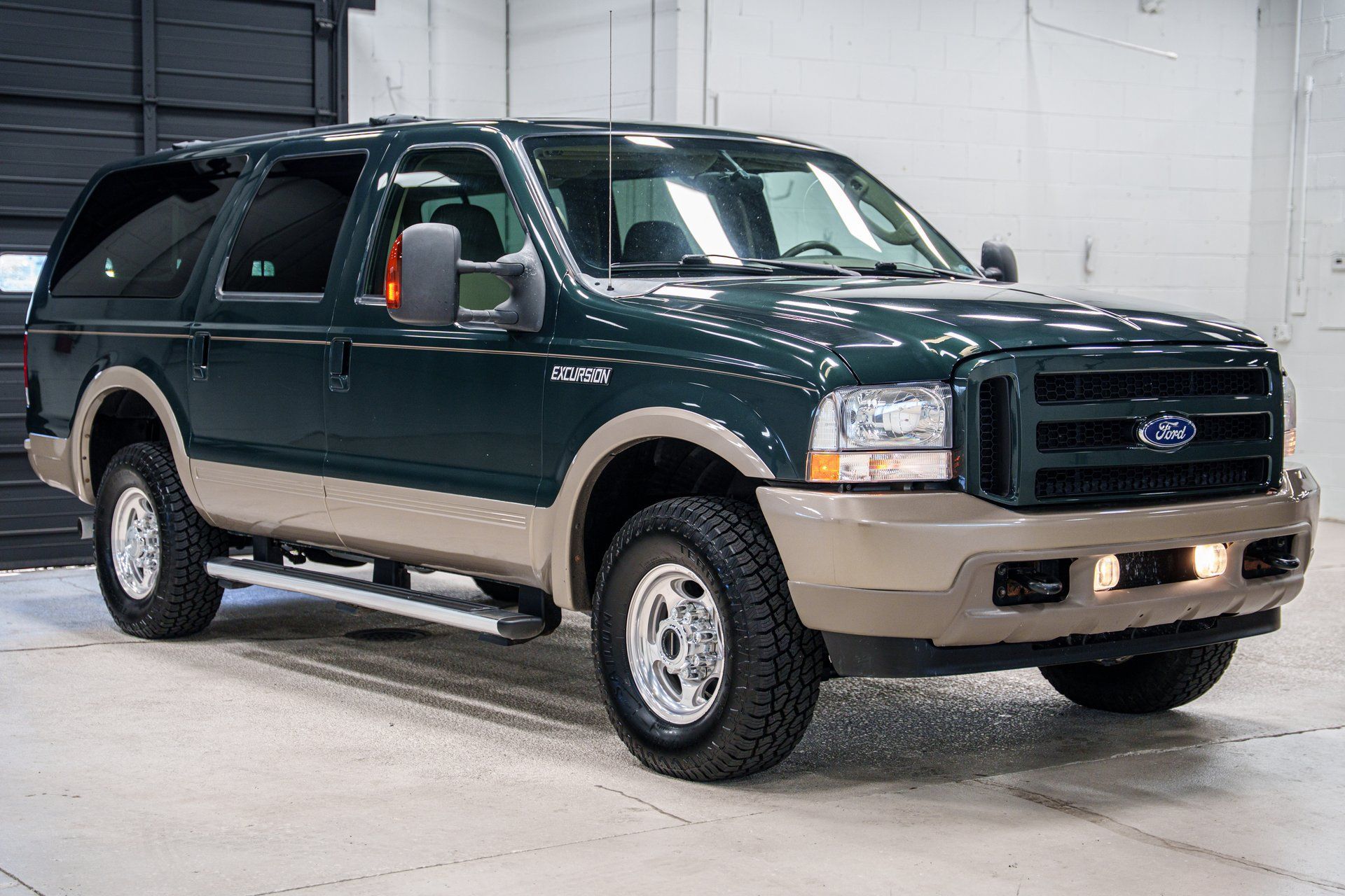 Used 2004 Ford Excursion Eddie Bauer AWD/4WD image 2