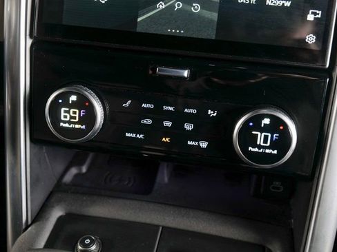 Used 2023 Land Rover Discovery S R-Dynamic image 13