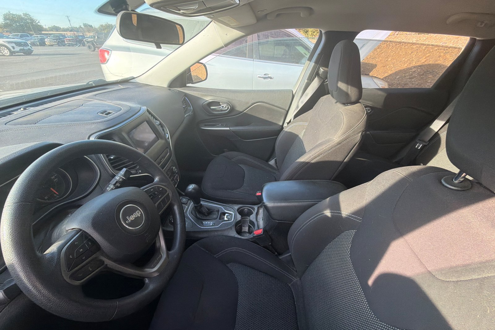 Used 2019 Jeep Cherokee Latitude w/ Popular Appearance Group AWD/4WD image 3