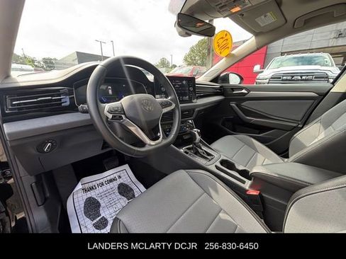 Used 2025 Volkswagen Jetta SE FWD image 19
