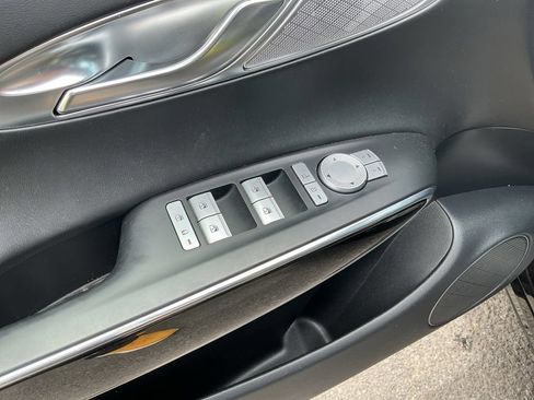 Used 2022 Genesis GV70 2.5T AWD/4WD image 18