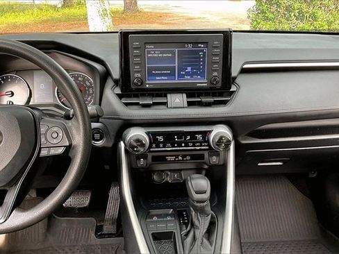 Used 2021 Toyota RAV4 XLE image 9