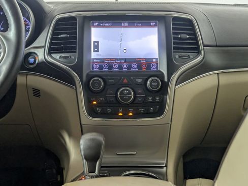 Used 2018 Jeep Grand Cherokee Overland image 16