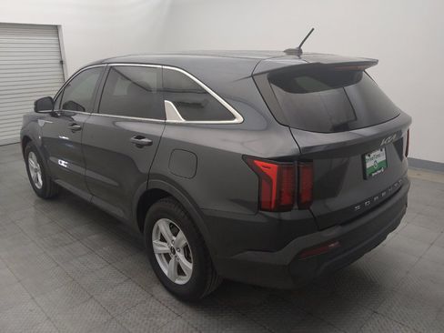 Used 2022 Kia Sorento LX FWD image 5