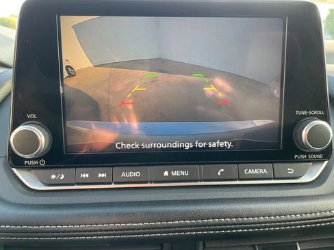 Used 2024 Nissan Rogue SV FWD image 11