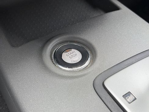 Used 2020 Nissan Frontier SV RWD image 8