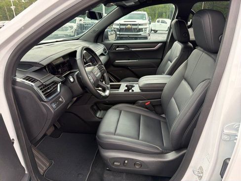 Used 2026 GMC Acadia Elevation w/ Elevation Premium Package FWD image 21