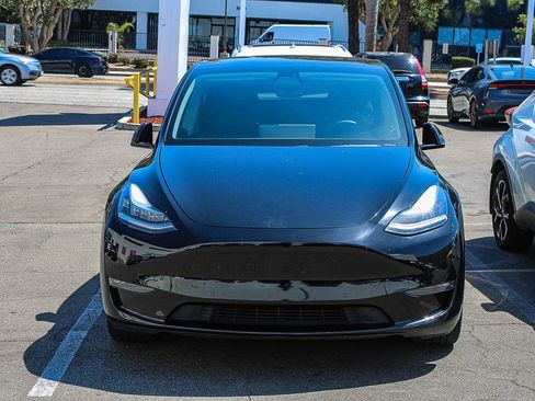 Used 2021 Tesla Model Y Long Range AWD/4WD image 2