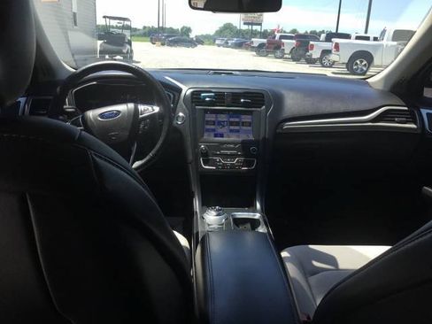 Used 2019 Ford Fusion SE w/ Equipment Group 151A FWD image 12