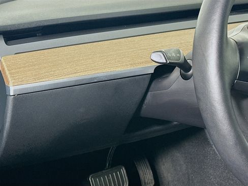 Used 2023 Tesla Model 3 Standard Range image 16