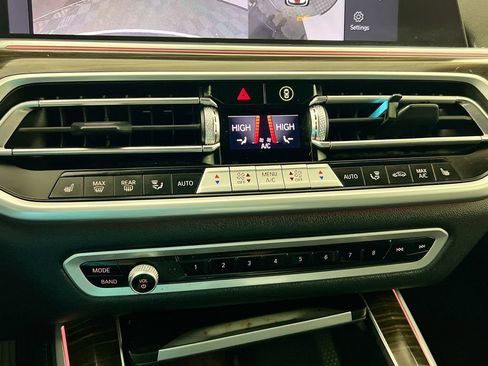 Used 2023 BMW X5 xDrive40i w/ Premium Package AWD/4WD image 25