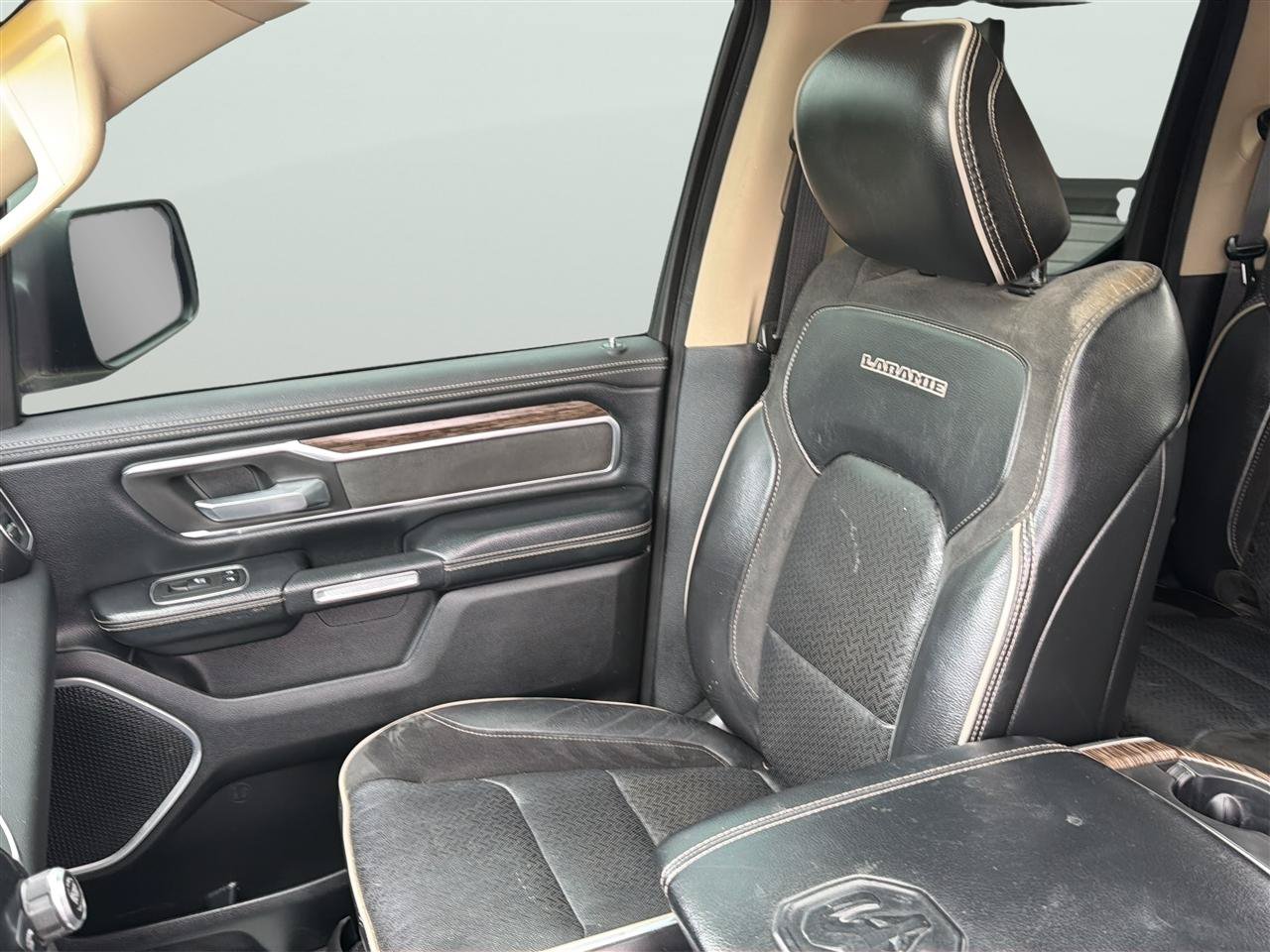 Used 2019 RAM 1500 Laramie AWD/4WD image 14