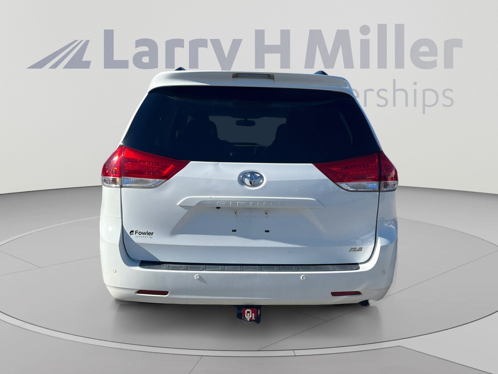 Used 2014 Toyota Sienna XLE w/ XLE Premium Package FWD image 4