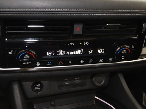 Used 2025 Nissan Rogue SL w/ Tech Package FWD image 31