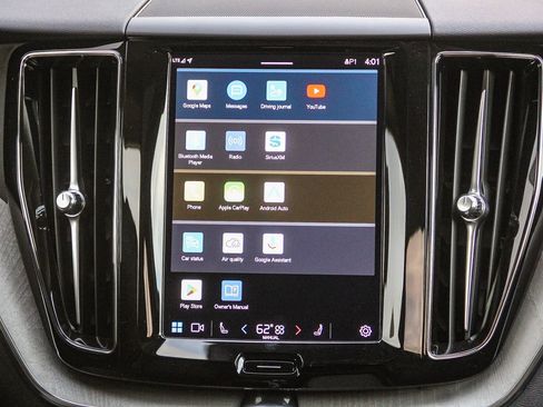 Used 2025 Volvo XC60 B5 Plus image 15