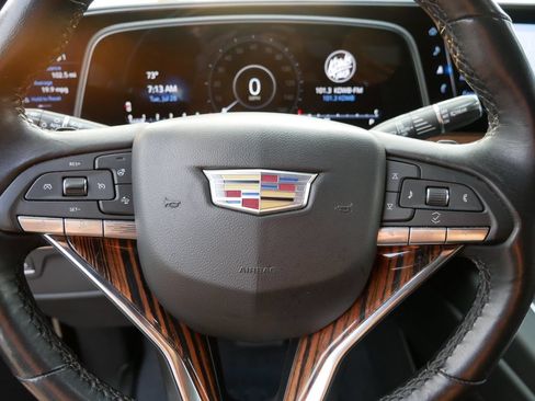 Used 2024 Cadillac Escalade ESV Luxury AWD/4WD image 18